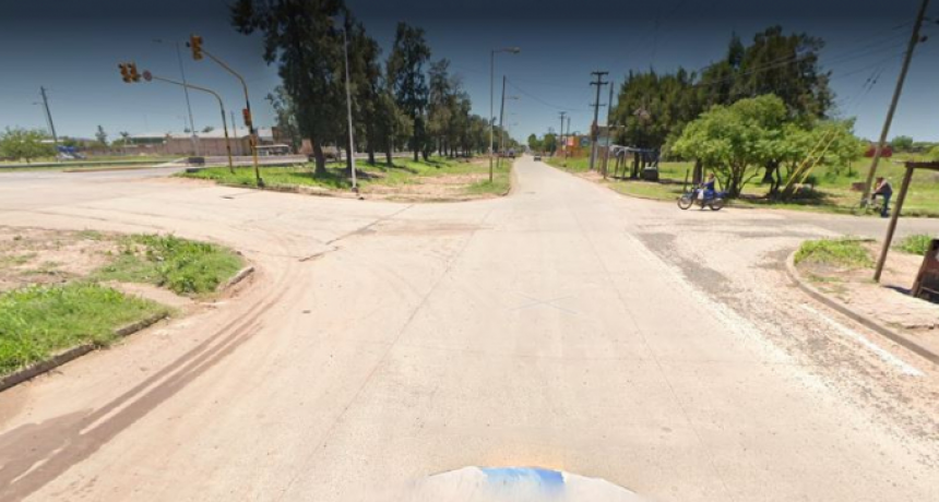 Armados con un machete, le robaron la moto a una mujer que repartía comidas junto a su hija