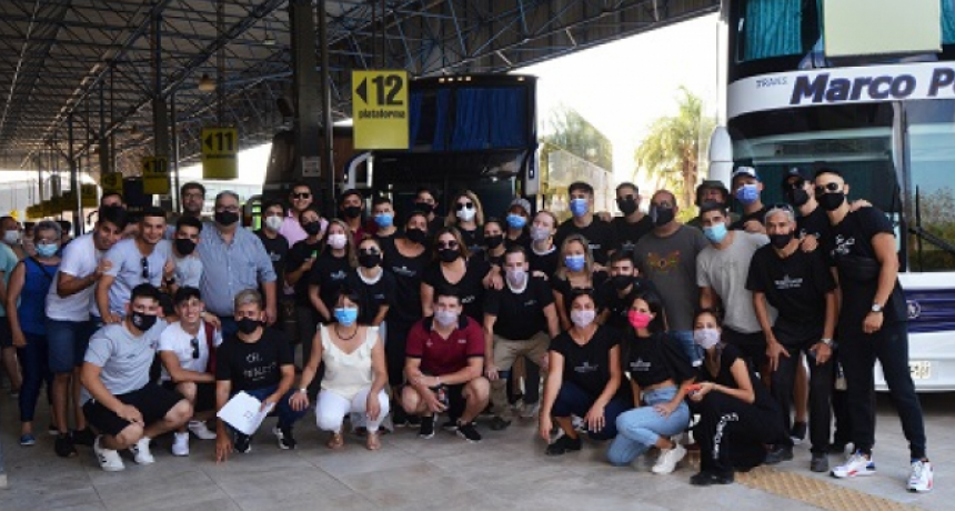 Pre-Cosquín en Córdoba: partió la delegación de artistas de Resistencia