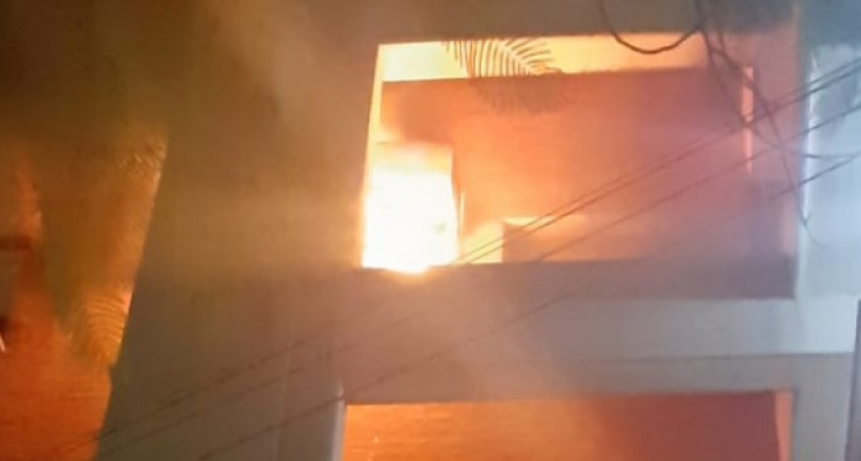Incendio en un departamento de Resistencia: rescataron a un adulto mayor que sufrió quemaduras