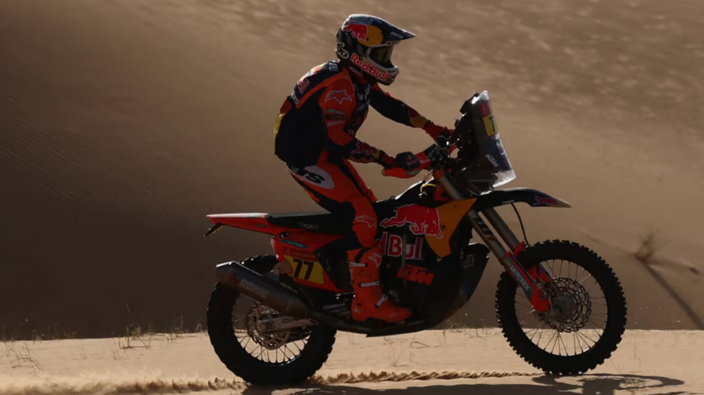 Luciano Benavides perdió la punta en motos y cayó al tercer puesto tras una etapa para el olvido en el Dakar