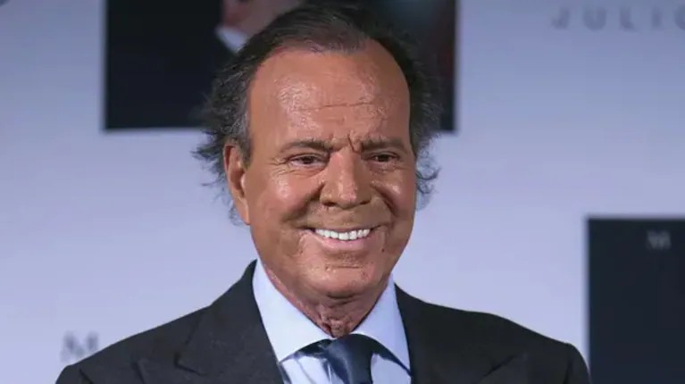 Qué dijo Julio Iglesias tras ser acusado de abusar sexualmente a dos ex-empleadas