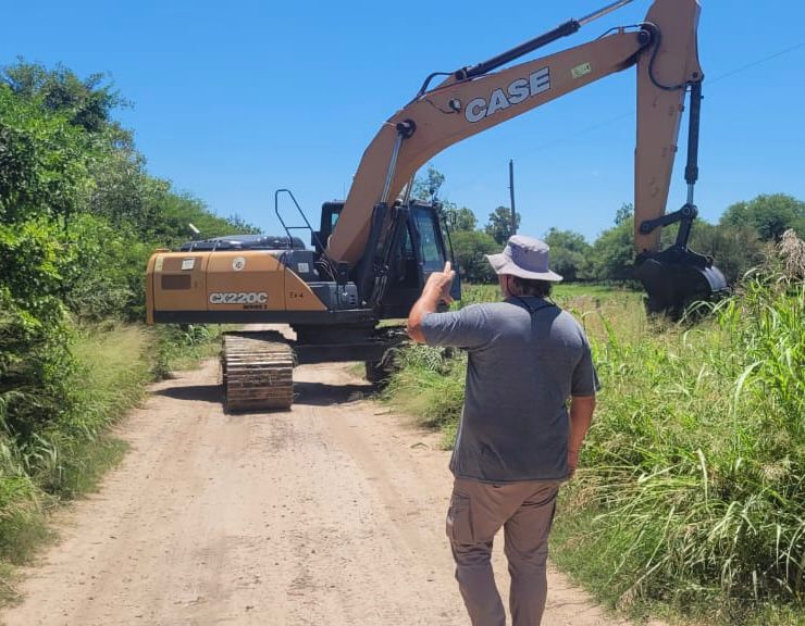  La APA y Vialidad realizan el saneamiento del canal III de Bajo Hondo Grande