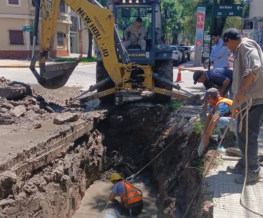 Sameep avanza con la reparación del socavón de Don Bosco y López y Planes