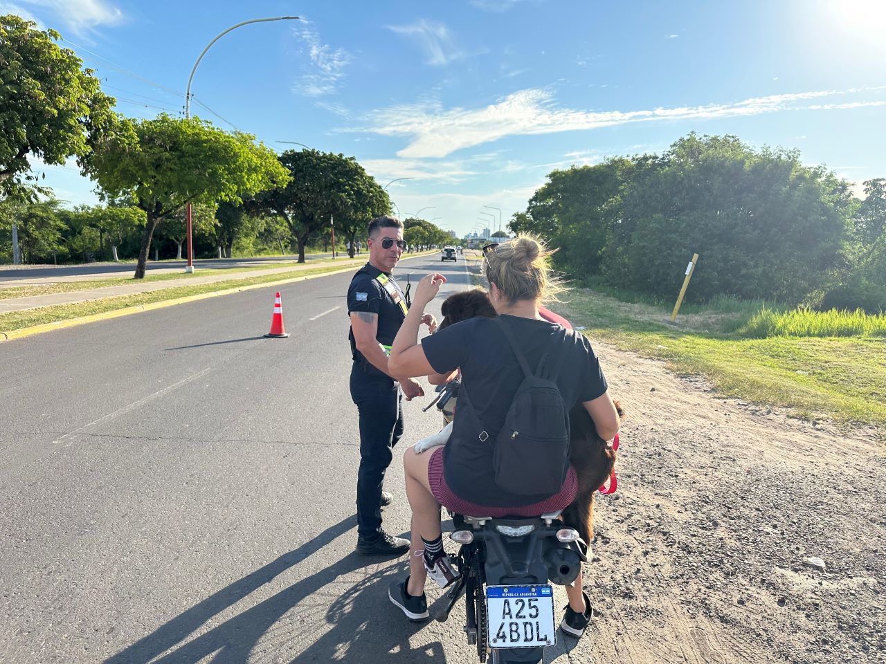  Prohíben el ingreso sin casco al Parque de la Democracia