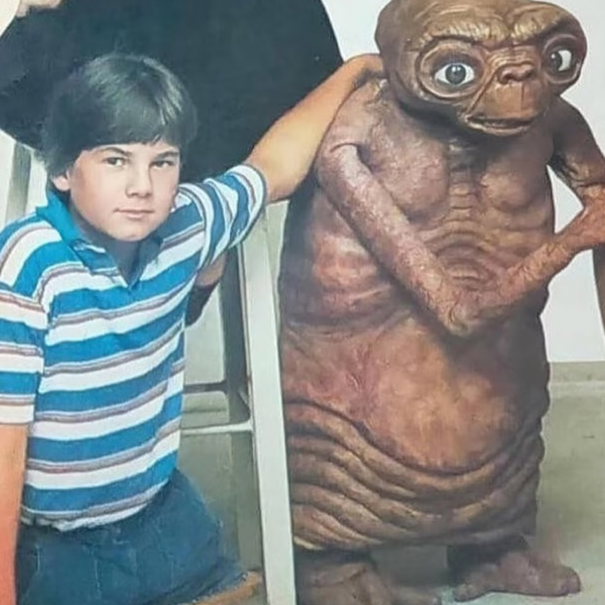 Nació sin piernas y nunca había actuado: la singular historia del niño que le dio vida a E.T.
