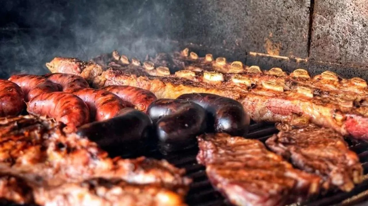  Muri&oacute; la parrillada: el consumo de carne vacuna cay&oacute; 42% y con un kilo de asado se compran cuatro de pollo
