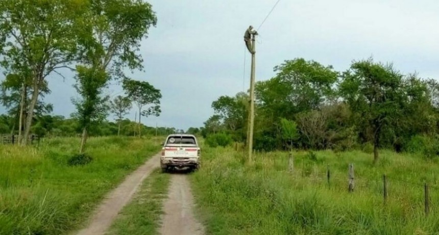 El Gobierno Provincial contin&uacute;a ejecutando obras de electrificaci&oacute;n rural 