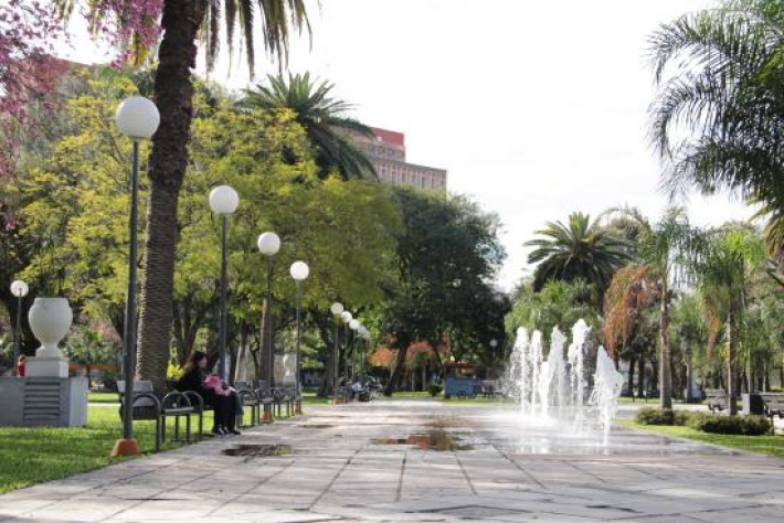 Comenzaron las refacciones en la plaza 25 de Mayo iluminaci n