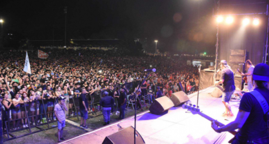 Resistencia festejó sus 144 años con un festival con cinco escenarios con artistas locales y el cierre de Kapanga