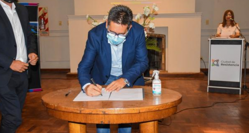 Gustavo Martínez e instituciones firmaron el acuerdo 