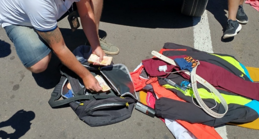 Con inhibidor de señal robaron medio millón de pesos en el Hiper: fueron detenidos cuando querían cruzar a Corrientes