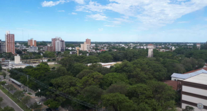 Martes con cielo algo nublado y una máxima de 34 grados