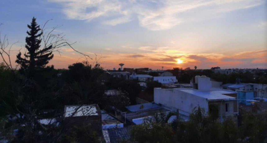 Viernes nublado con 40 grados de máxima