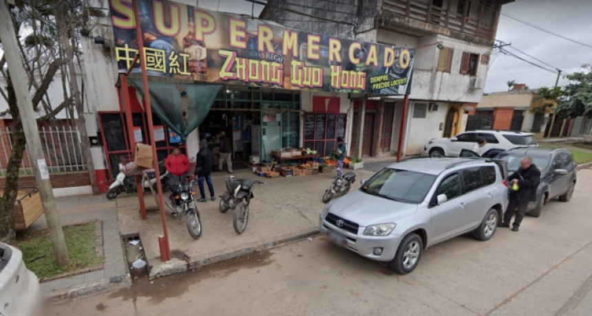 Quisieron entrar a un supermercado sin barbijos, no los dejaron y se enojaron: todo terminó en pelea con la policía