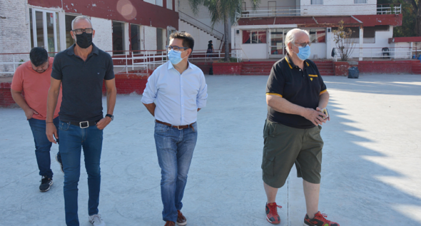 Gustavo Martínez recorrió el Club Regatas, donde se ejecutan obras a través del Programa Esfuerzo Compartido