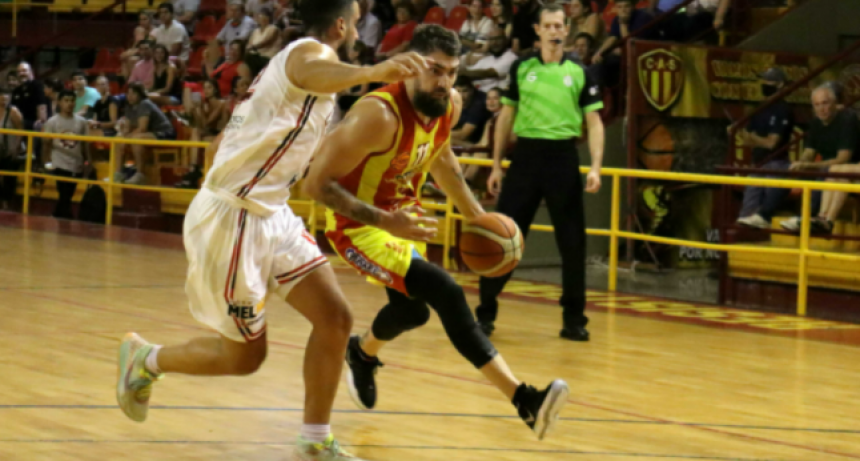 Sarmiento no pudo con el puntero Regatas en un duelo de resistencianos