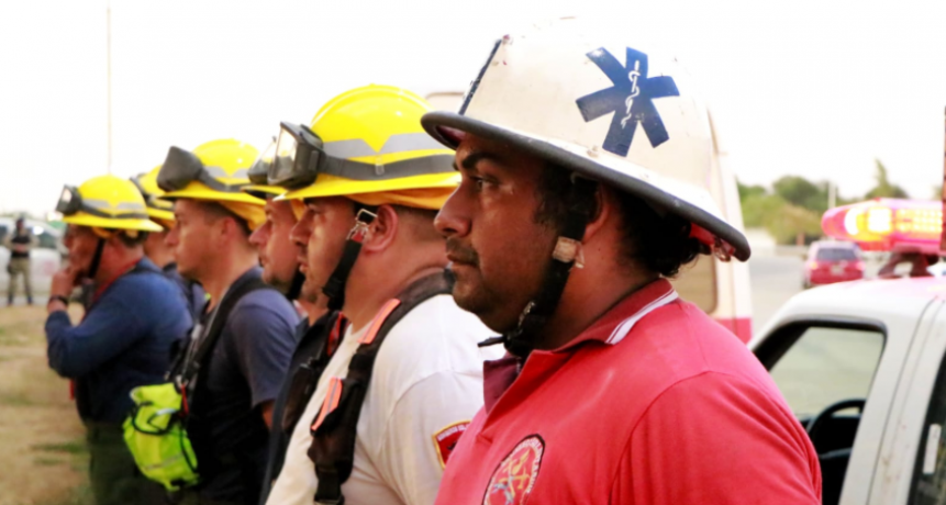 Emotivo recibimiento a Bomberos Voluntarios chaqueños que ayudaron a sofocar incendios en Corrientes