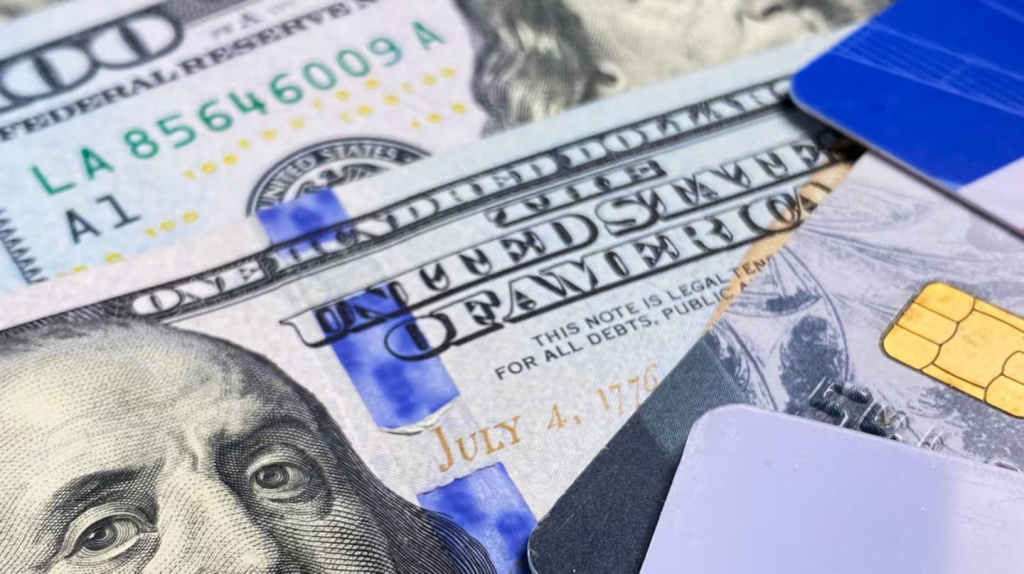 Dólar oficial y dólar tarjeta: banco por banco, a cuánto cotizan este viernes 6 de febrero