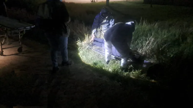 Tres Isletas: hallan el cadáver de un joven con heridas y sangre en la cabeza