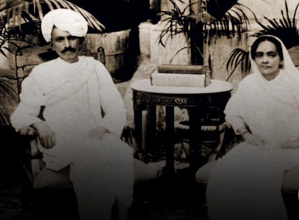 Gandhi y Kasturba: se casaron a los 13 años, se enamoraron décadas después y ella pagó el precio más alto