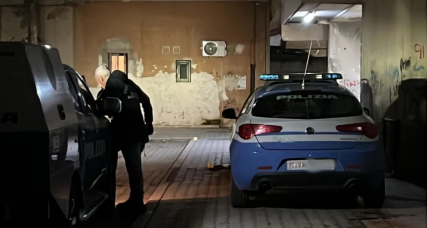 Una joven de 22 años escuchaba música alta en su casa y su hermano de 28 la apuñaló por la espalda