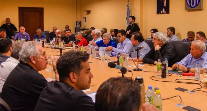 Reforma laboral: guerra de versiones sobre posibles cambios que conformarían a los gobernadores, pero no a la CGT