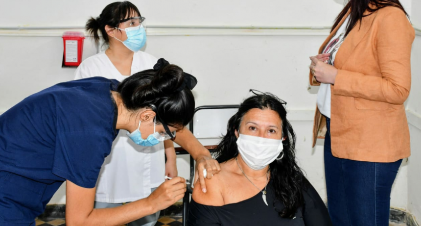 Campa&ntilde;a de Vacunaci&oacute;n COVID| Avanzan con la aplicaci&oacute;n de las primeras dosis a docentes 