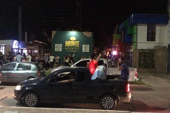Los comerciantes desaf&iacute;an el poder de Gildo Insfr&aacute;n y abren sus puertas pese al aislamiento