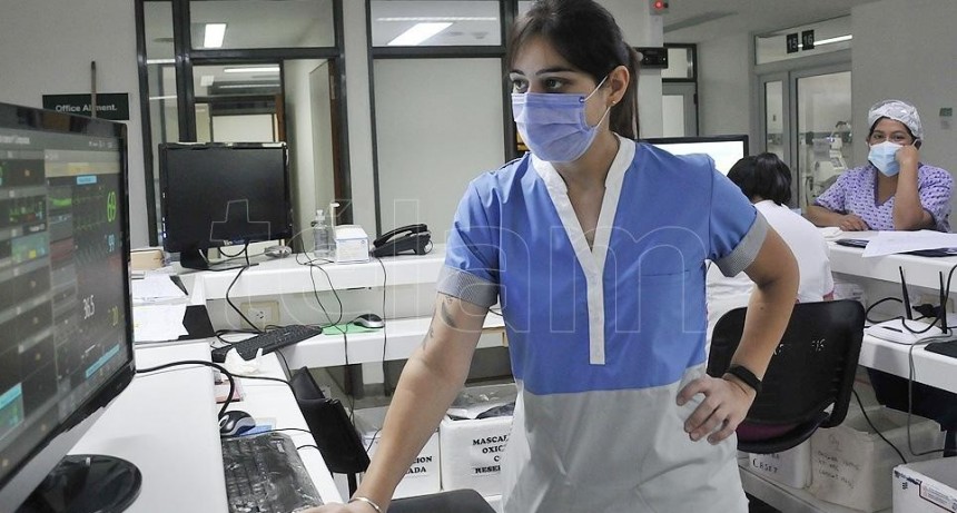 Informe mundial: Al menos 3.000 enfermeras murieron por Covid-19 y la mayor&iacute;a se plantea dejar su puesto