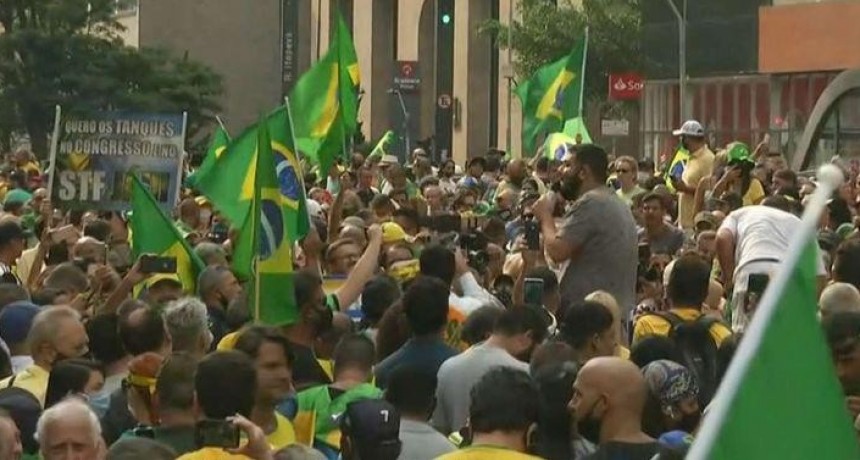 Brasil: San Pablo decret&oacute; toque de queda y la gente sali&oacute; a manifestarse en contra