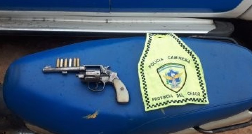 Interceptan sujeto armado en la v&iacute;a p&uacute;blica