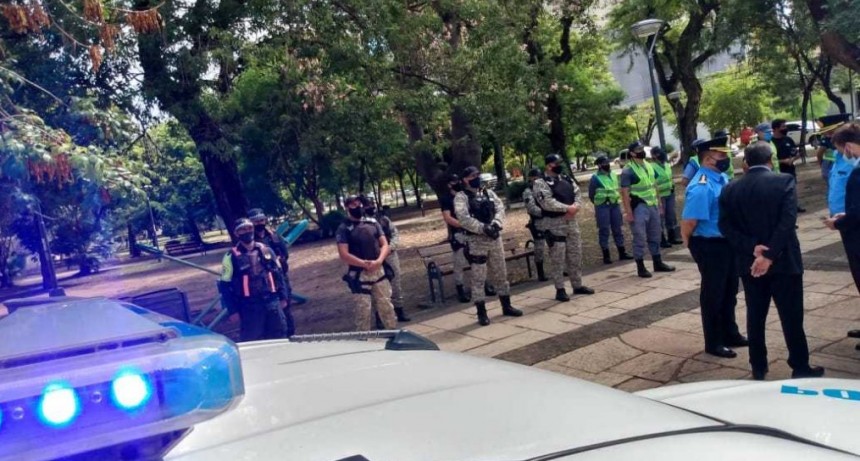 Caminantes y motorizados de la Polic&iacute;a del Chaco multar&aacute;n a quienes no usen barbijos