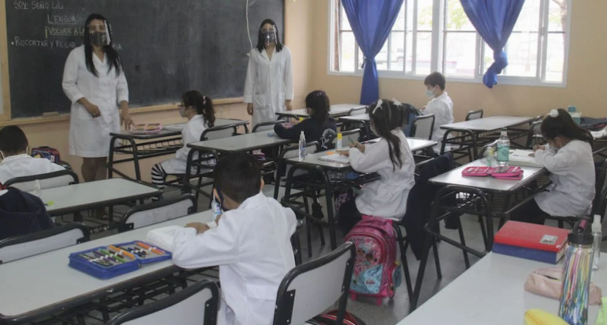 Barbijos, distancia y ventilación, las claves de la vuelta a las aulas