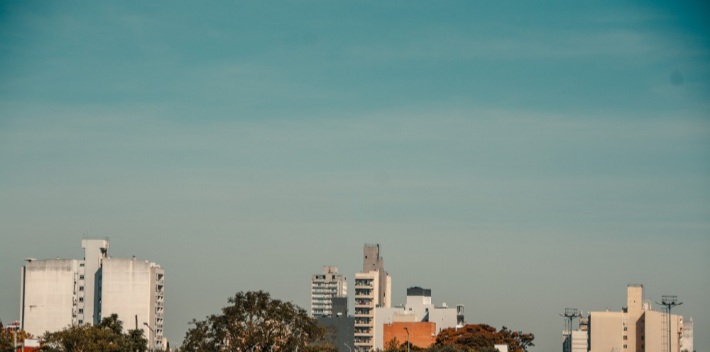 Lunes con tiempo inestable: se esperan tormentas aisladas y una máxima de 38°C