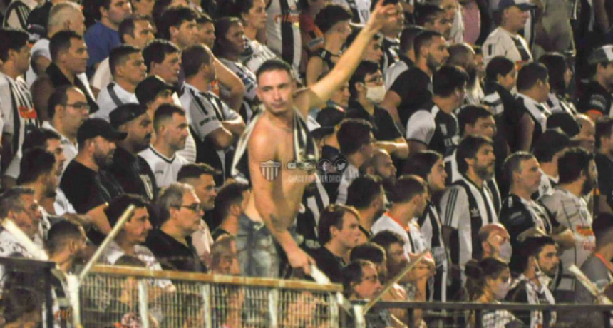 For Ever investiga hechos violentos durante el último partido y podrían suspender ingreso a hinchas