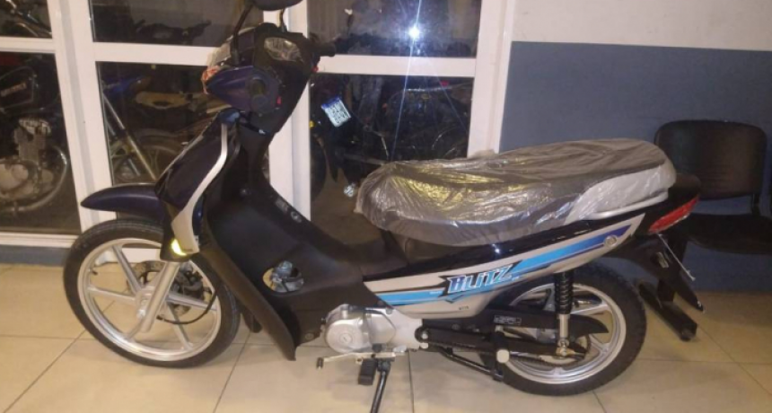 Violentaron la puerta de una concesionaria en pleno centro de Resistencia y se robaron una moto