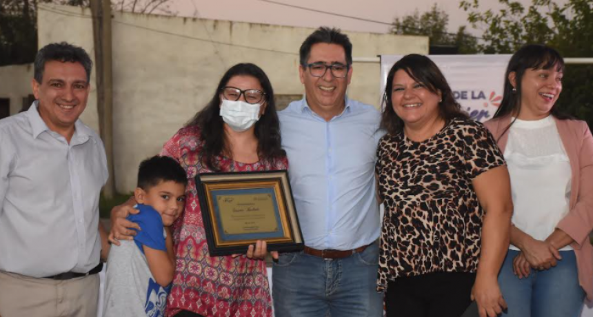 Mes de la Mujer: Gustavo Martínez destacó la labor social y comunitaria de 80 vecinas de la Zona Oeste de la cuidad 