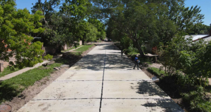 Vialidad Provincial ejecuta 6 nuevas cuadras de pavimento urbano en Colonia Benítez