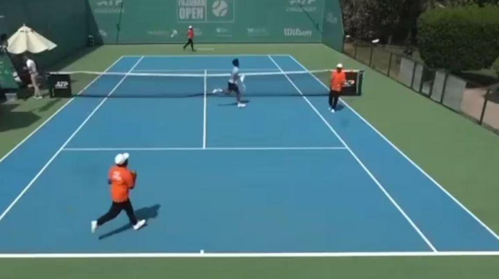 P&aacute;nico en un torneo ATP: un misil cay&oacute; cerca de una cancha de tenis y los jugadores salieron corriendo
