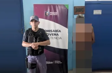 Se meti&oacute; a una casa abandonada en La Liguria, lo descubrieron y termin&oacute; atacando a un polic&iacute;a