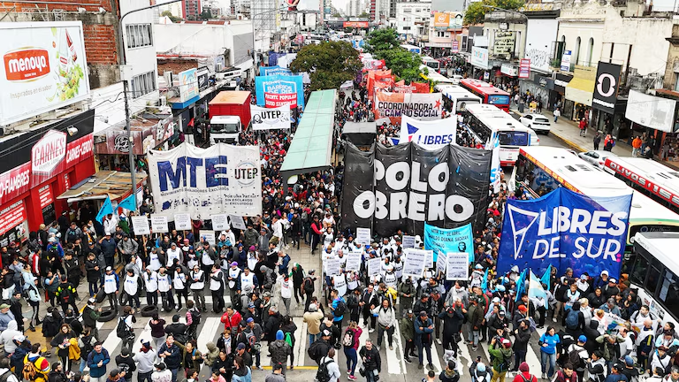 El Gobierno dar&aacute; de baja 900 mil planes sociales de $78 mil y los reemplazar&aacute; por vouchers de capacitaci&oacute;n