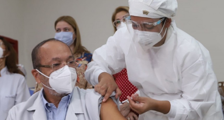 Pueden llamar a trabajar a personal sanitario de riesgo que ya se inmuniz&oacute;