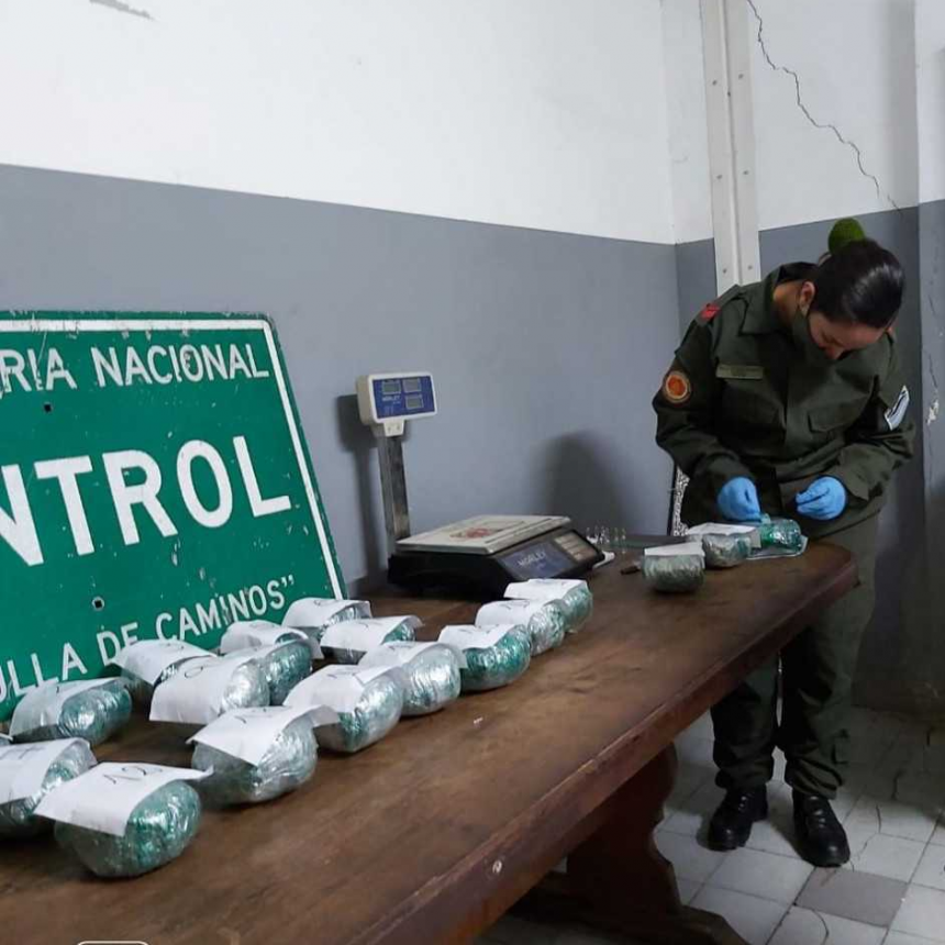 Viajaban en un veh&iacute;culo trasladando marihuana