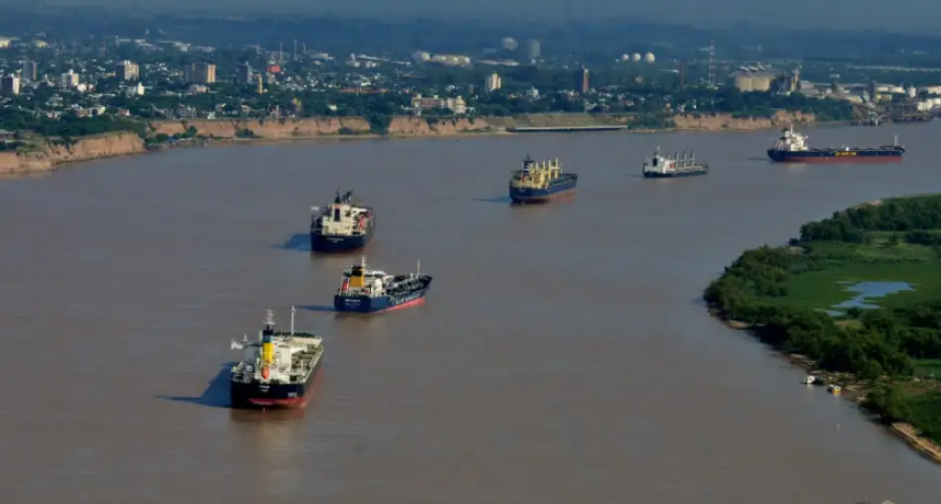 La bajante del r&iacute;o Paran&aacute; complica el transporte de granos