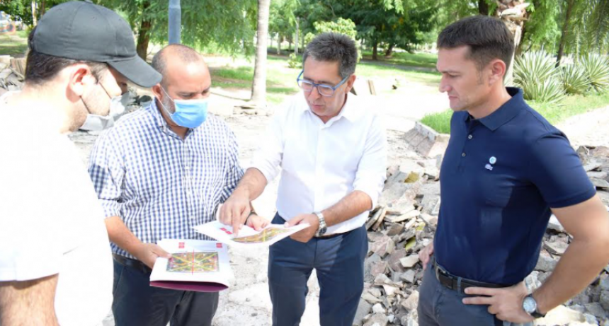 Plaza 25 de Mayo: Se diagrama un plan de trabajo para la recuperación de la vegetación