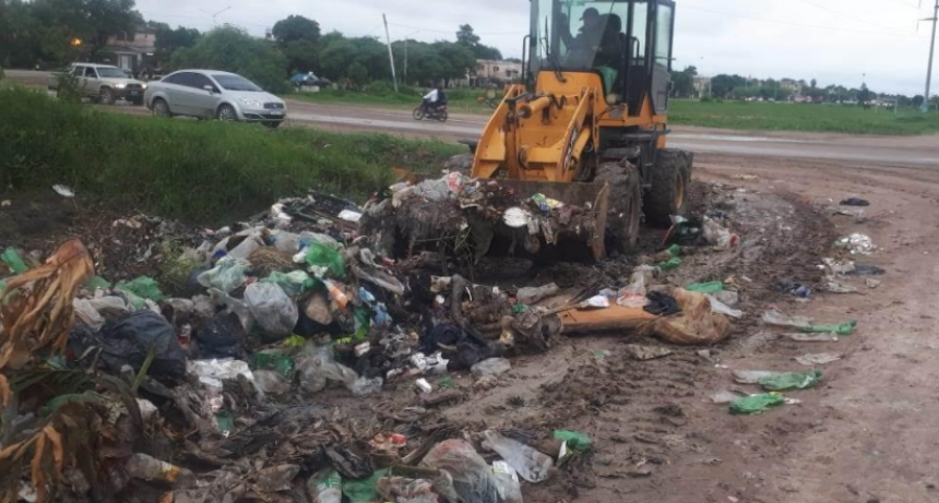 Resistencia ejecutó un nuevo operativo de saneamiento ambiental y pidió el compromiso de vecinos y vecinas para mantener limpia la ciudad