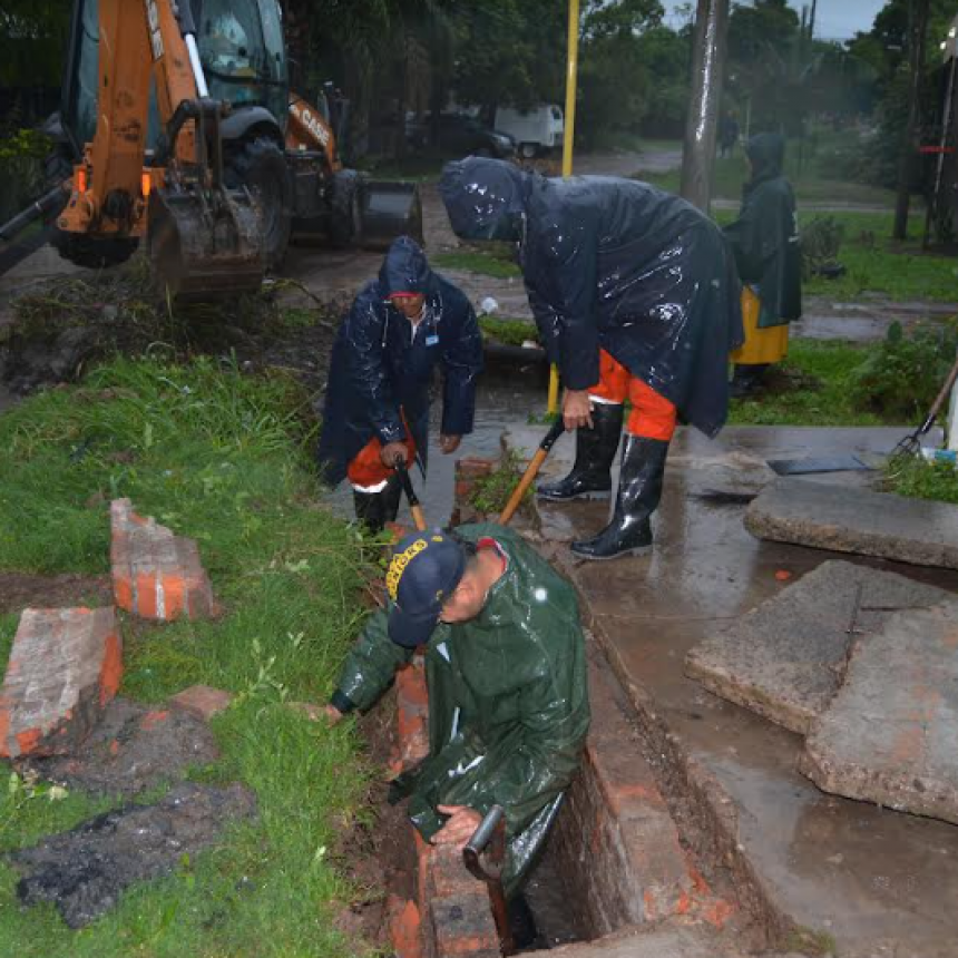 Ante las intensas lluvias, Resistencia registró el correcto funcionamiento de los desagües, realizó trabajos preventivos y dispuso cuadrillas para intervenir en casos puntuales
