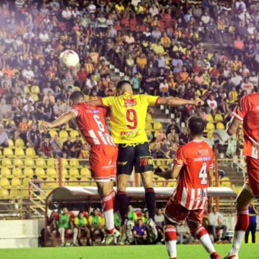 De local, Sarmiento no pudo romper el cero frente a Atlético Paraná