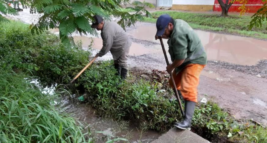 Resistencia reforzó los trabajos de mantenimiento del sistema de desagües ante el pronóstico de lluvias