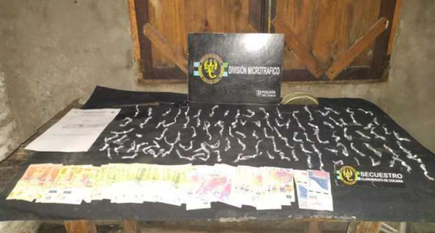 Incautan 108 “bochitas” de cocaína y más de 25 mil pesos en búnker de drogas